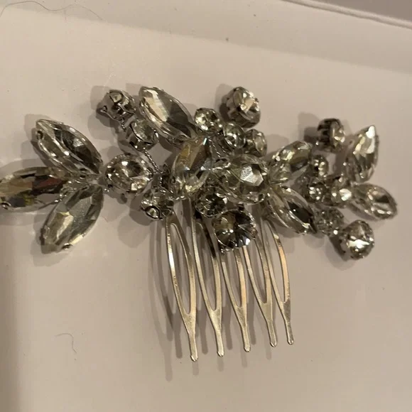 Catery crystal bride/wedding hair comb w/ clear rhinestones - Picture 4 of 4